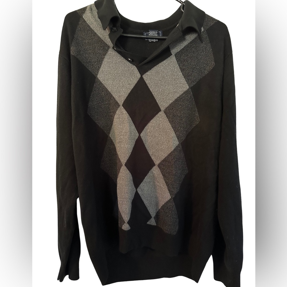 Men’s black and grey argyle sweater